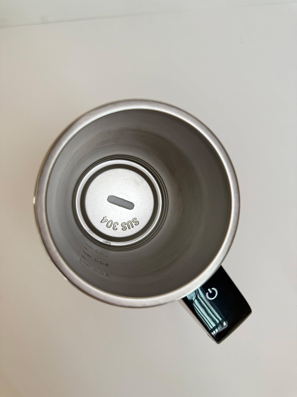 Stainless steel thermos cup with handle, anti-tipping, magic suction cup to prevent tipping.